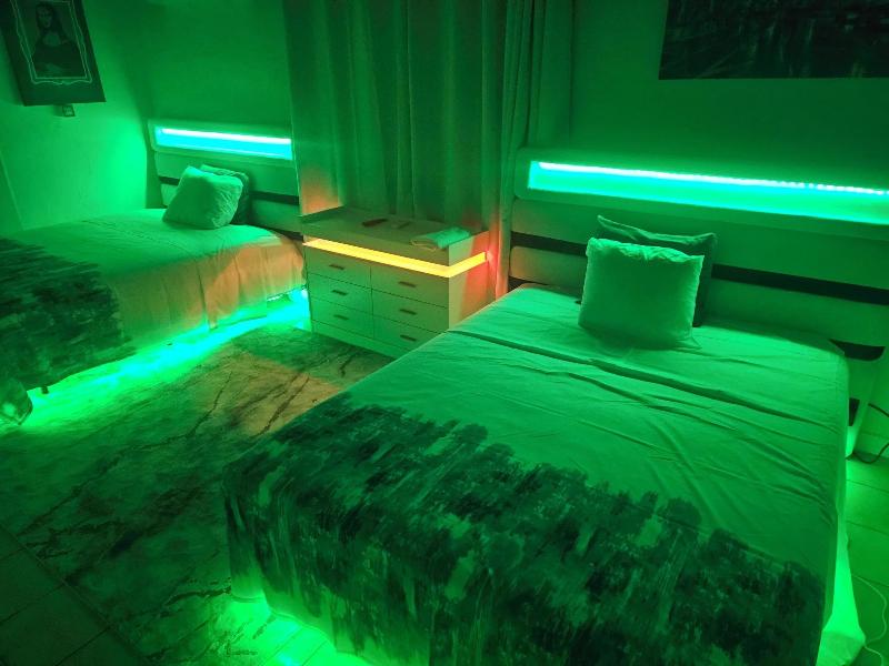 Big Apple Hotel image