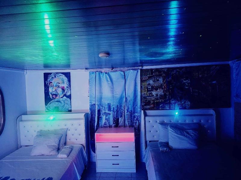 Big Apple Hotel image
