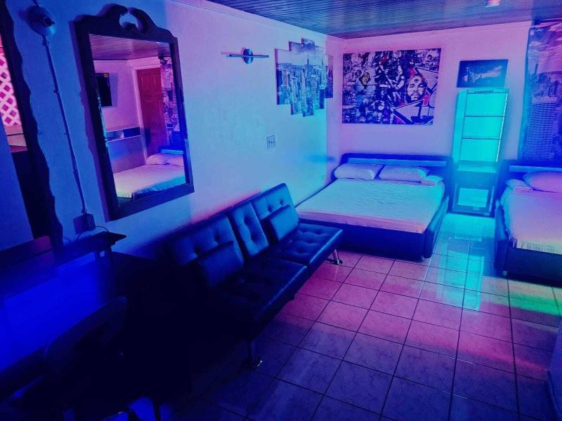Big Apple Hotel image
