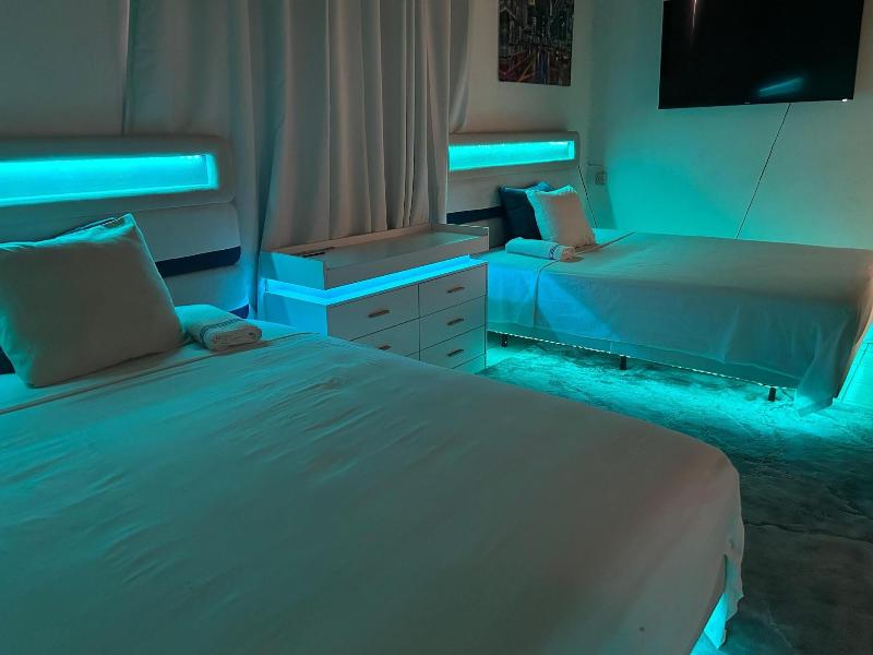 Big Apple Hotel image