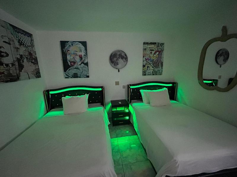 Big Apple Hotel image
