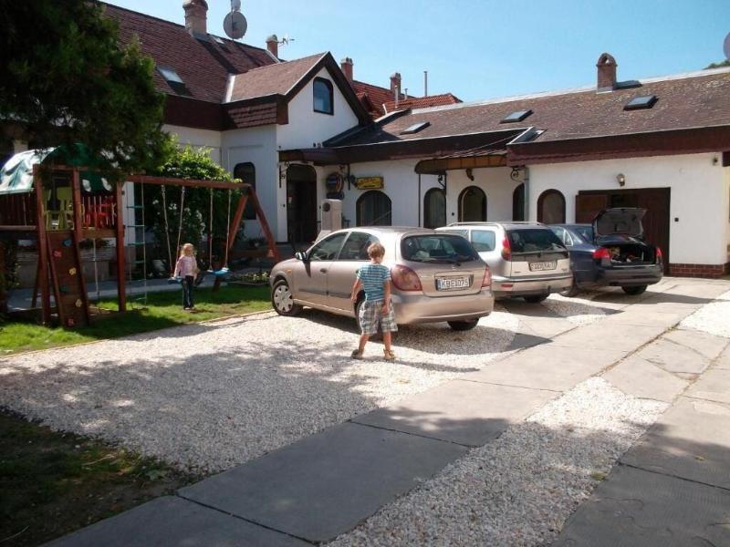 Hotel Palota image
