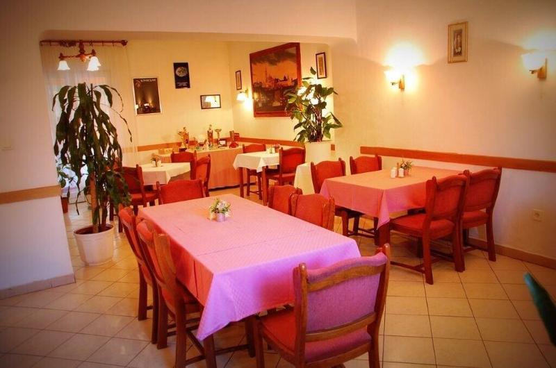 Hotel Palota image