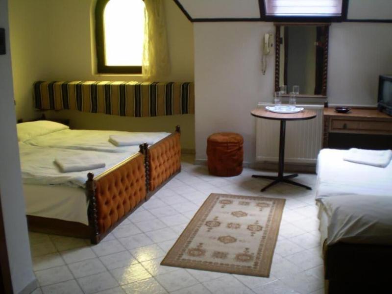 Hotel Palota image