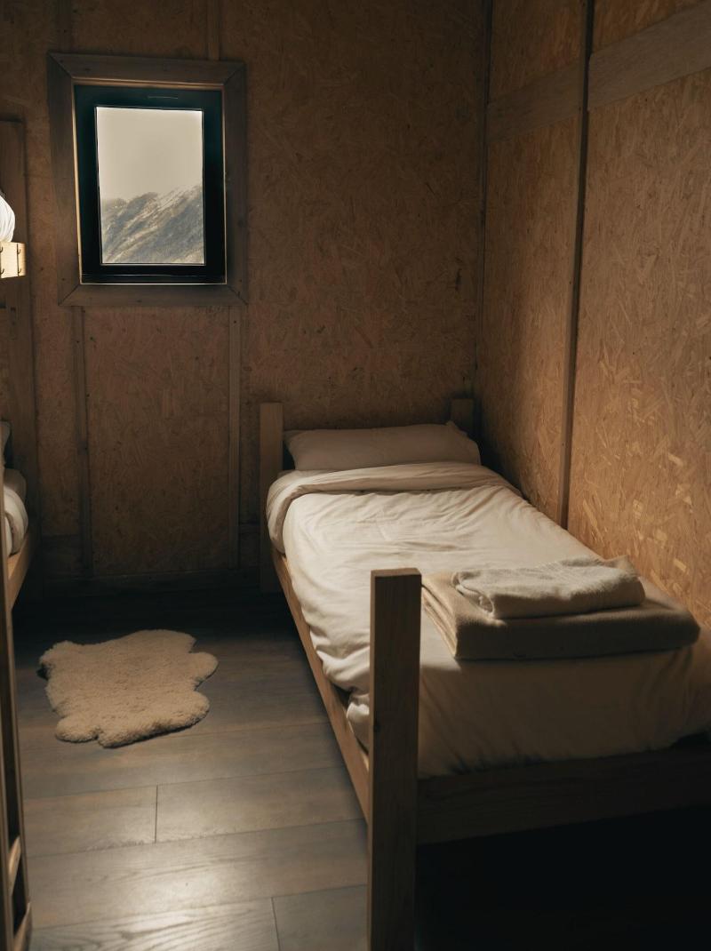 Room BUNK BED
