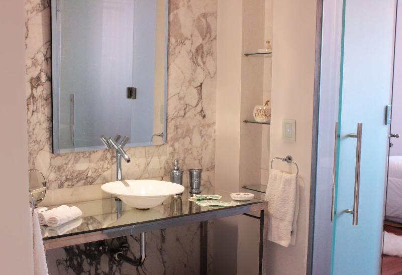Residence Master Suite in PorteÃ±o Building image