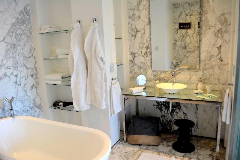 Residence Master Suite in PorteÃ±o Building image