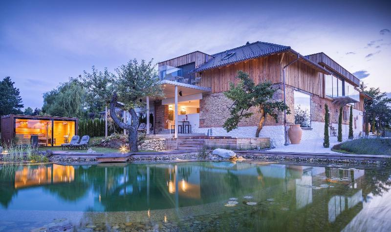 Golden Hill Country Chalets & Suites image