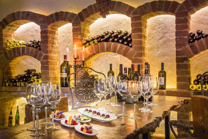 Golden Hill Country Chalets & Suites image