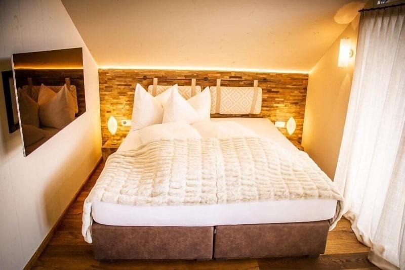 Golden Hill Country Chalets & Suites image