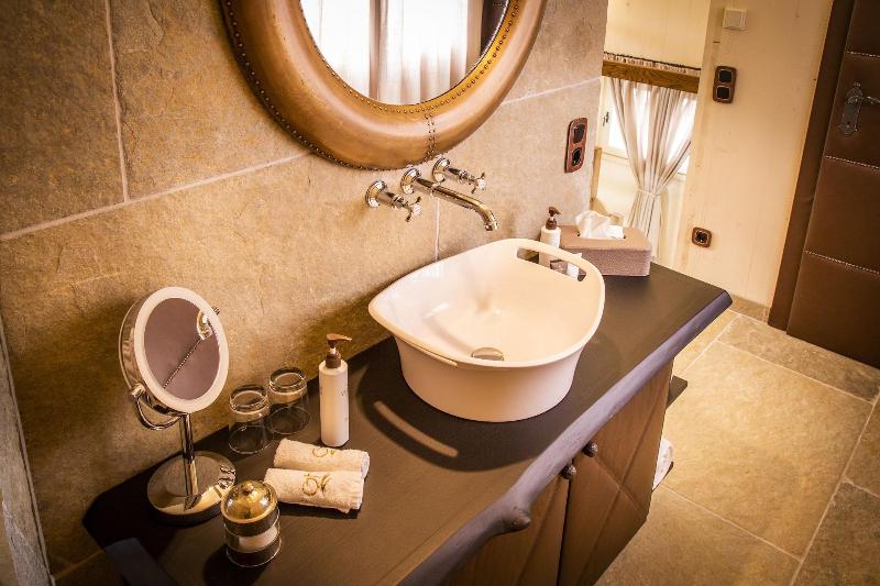 Golden Hill Country Chalets & Suites image