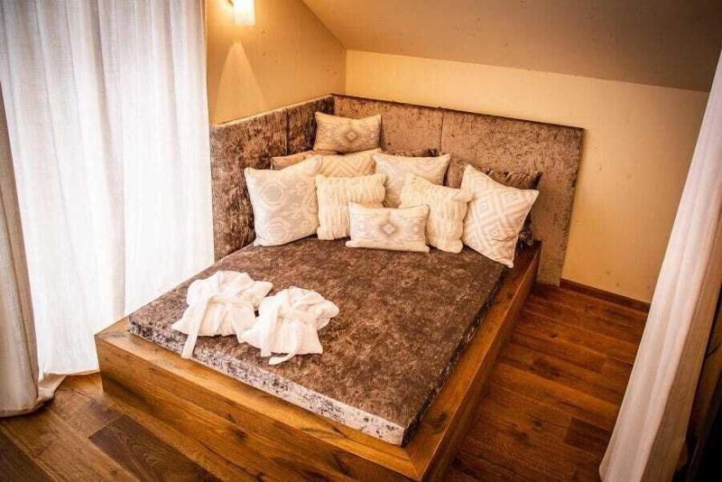 Golden Hill Country Chalets & Suites image