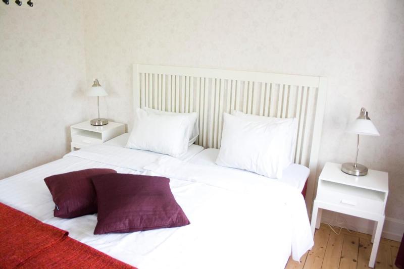 TWIN WITH DOUBLE BED