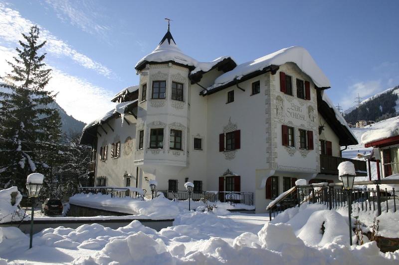 Schlosshotel BergschlÃ¶ssl image