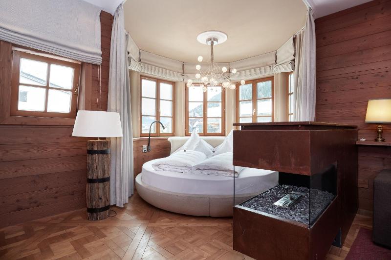 Schlosshotel BergschlÃ¶ssl image