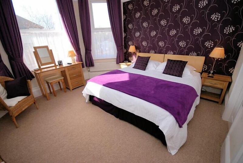Westbury Lodge image