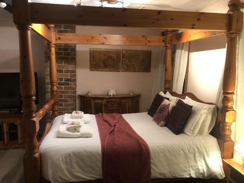 The Mug House Inn & Restaurant image