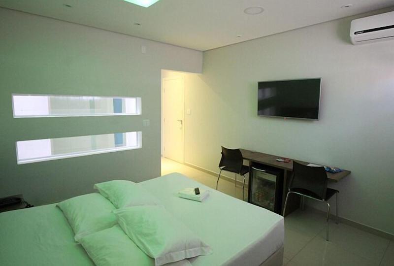 Plaza Motel - Adults Only 3