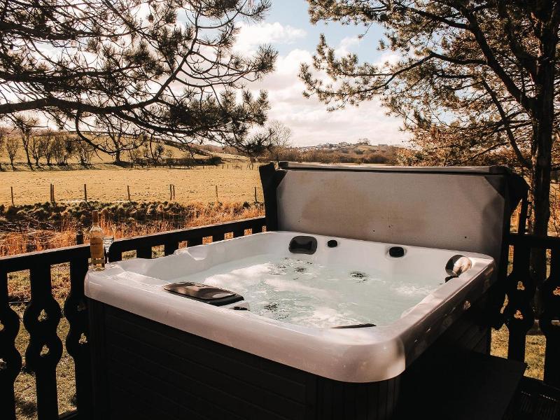 Keer Side Lodge, Luxury Lodge With Private hot tu image
