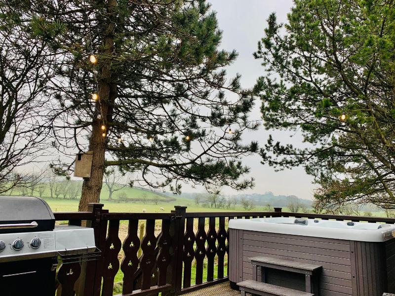 Keer Side Lodge, Luxury Lodge With Private hot tu image