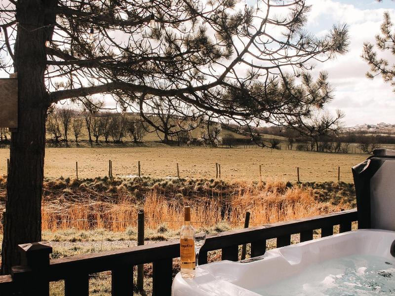 Keer Side Lodge, Luxury Lodge With Private hot tu image