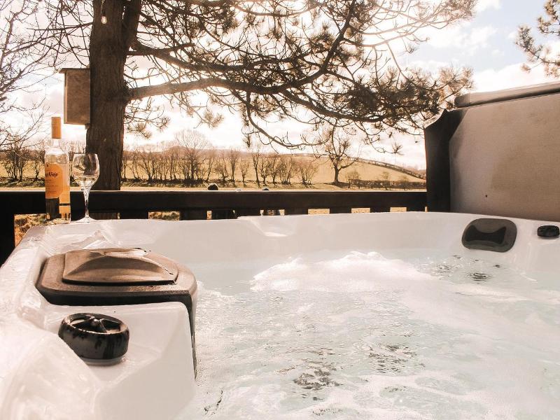 Keer Side Lodge, Luxury Lodge With Private hot tu image