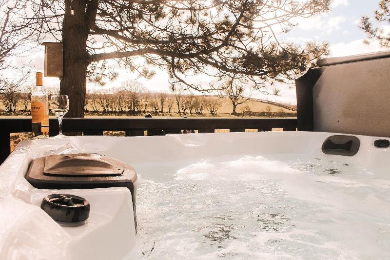 Keer Side Lodge, Luxury Lodge With Private hot tu image