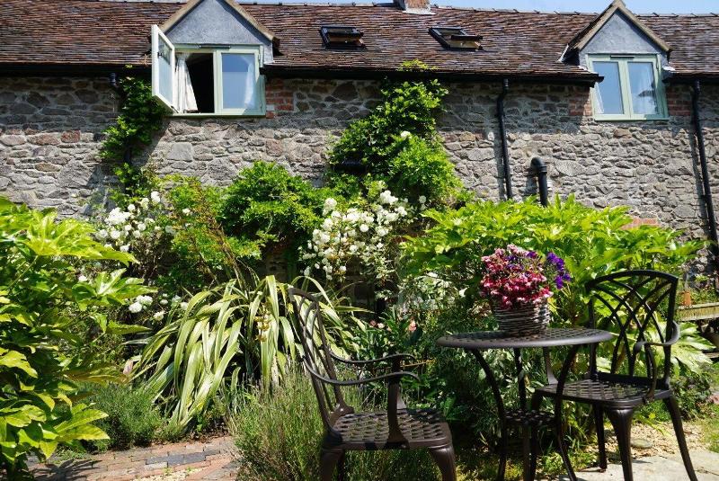 Nest Holiday Hideaway Dove Barn Amazing Location! image