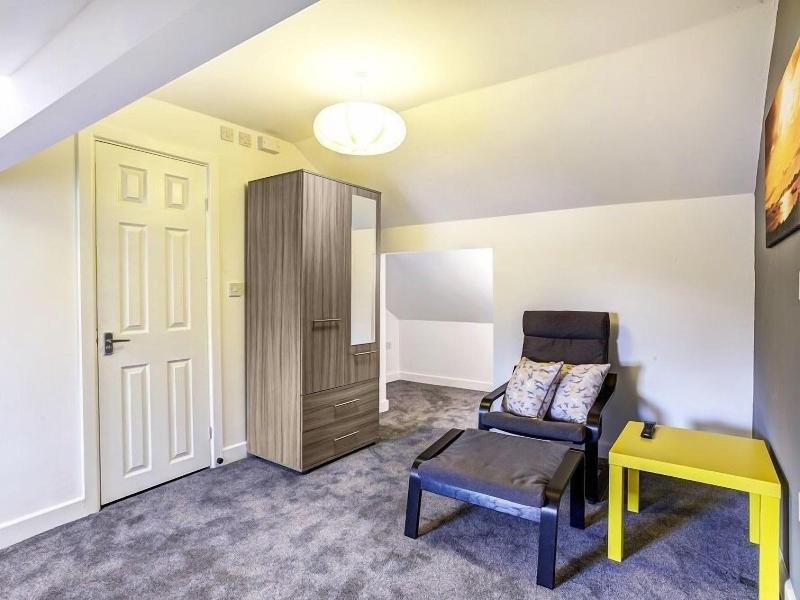 Townhouse Plus @ 166 Edleston Road Crewe image