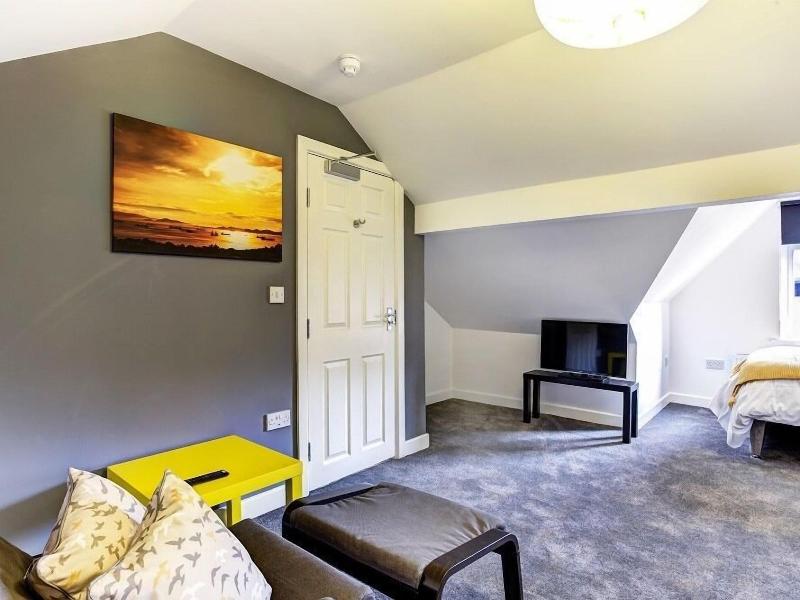 Townhouse Plus @ 166 Edleston Road Crewe image