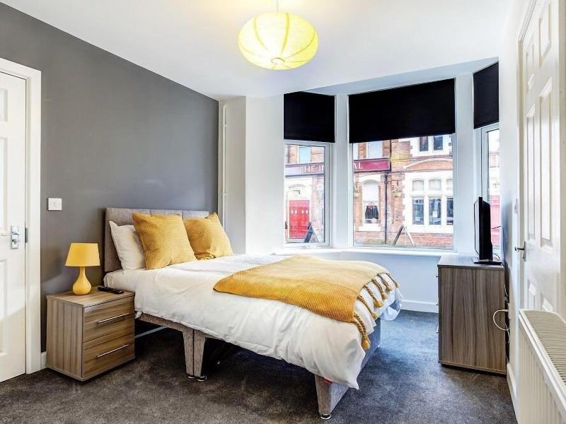Townhouse Plus @ 166 Edleston Road Crewe image