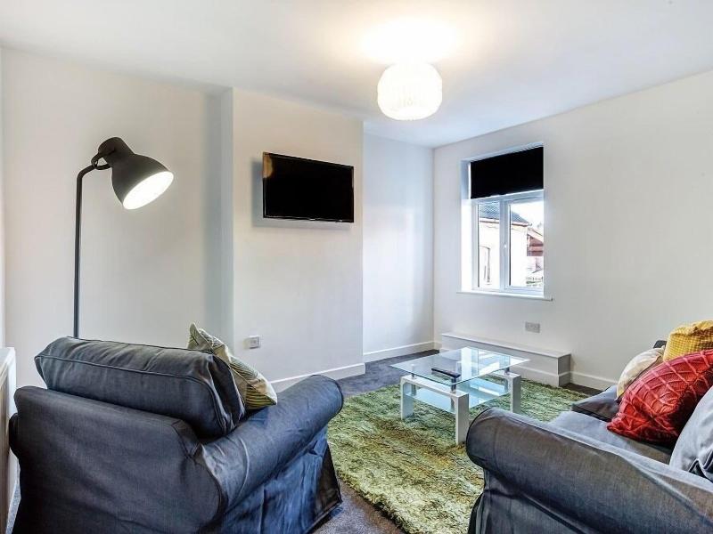 Townhouse Plus @ 166 Edleston Road Crewe image