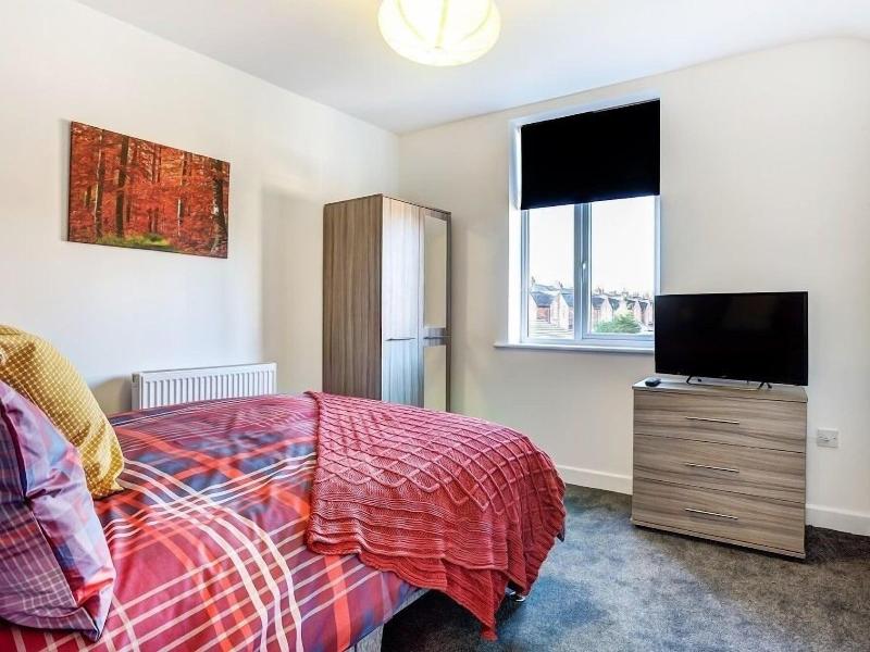Townhouse Plus @ 166 Edleston Road Crewe image