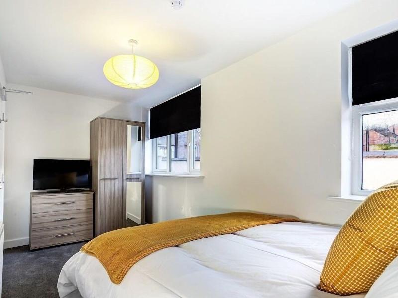 Townhouse Plus @ 166 Edleston Road Crewe image