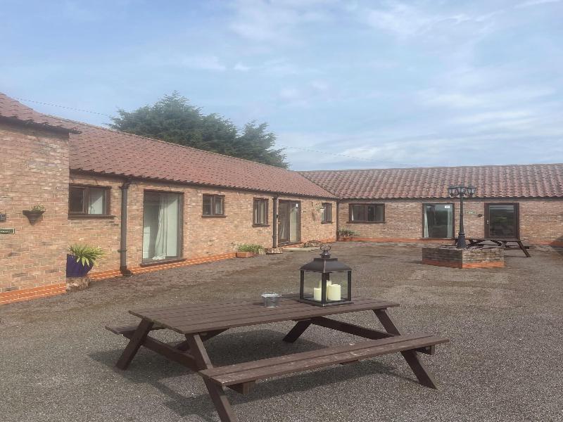 Setcops Farm Holiday Cottages image