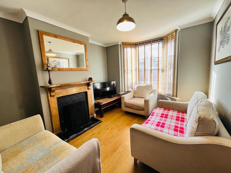 Edwards Cottage - Grove Road Cottages image