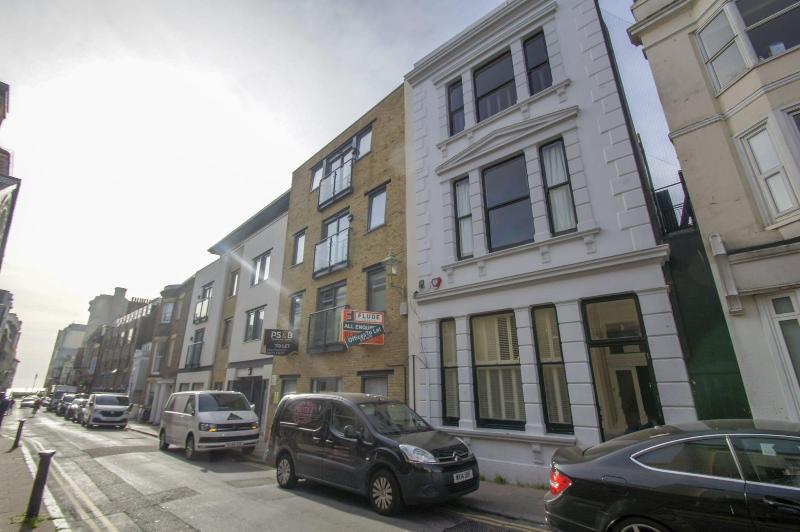 Brighton Lanes Townhouse Central by Brighton Holi image