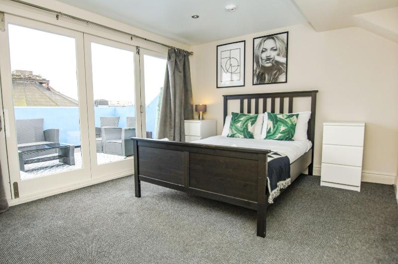 Brighton Lanes Townhouse Central by Brighton Holi image