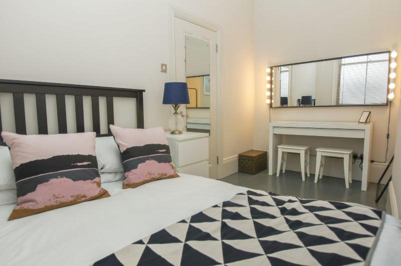 Brighton Lanes Townhouse Central by Brighton Holi image