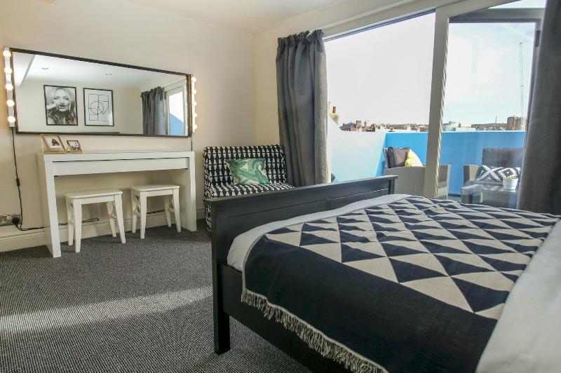 Brighton Lanes Townhouse Central by Brighton Holi image