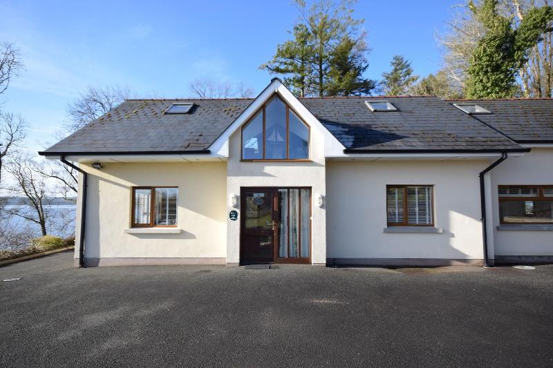 Inishclare Cottages image