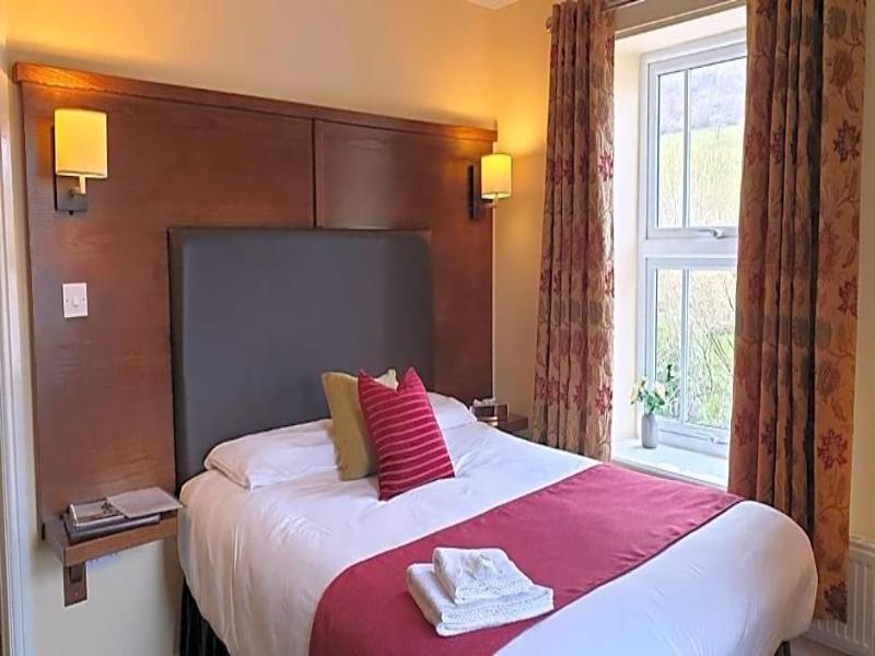 Usk And Railway Inn image