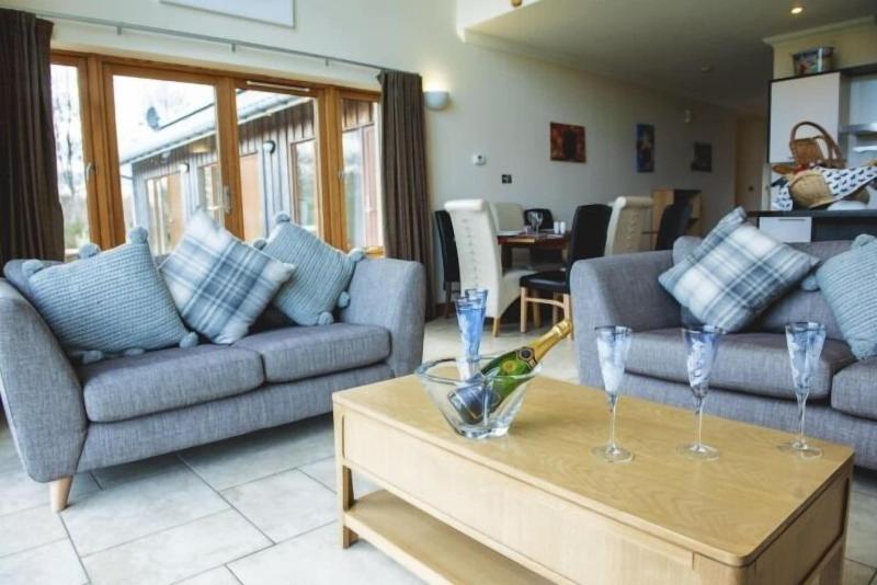 Clovenstone Lodges image