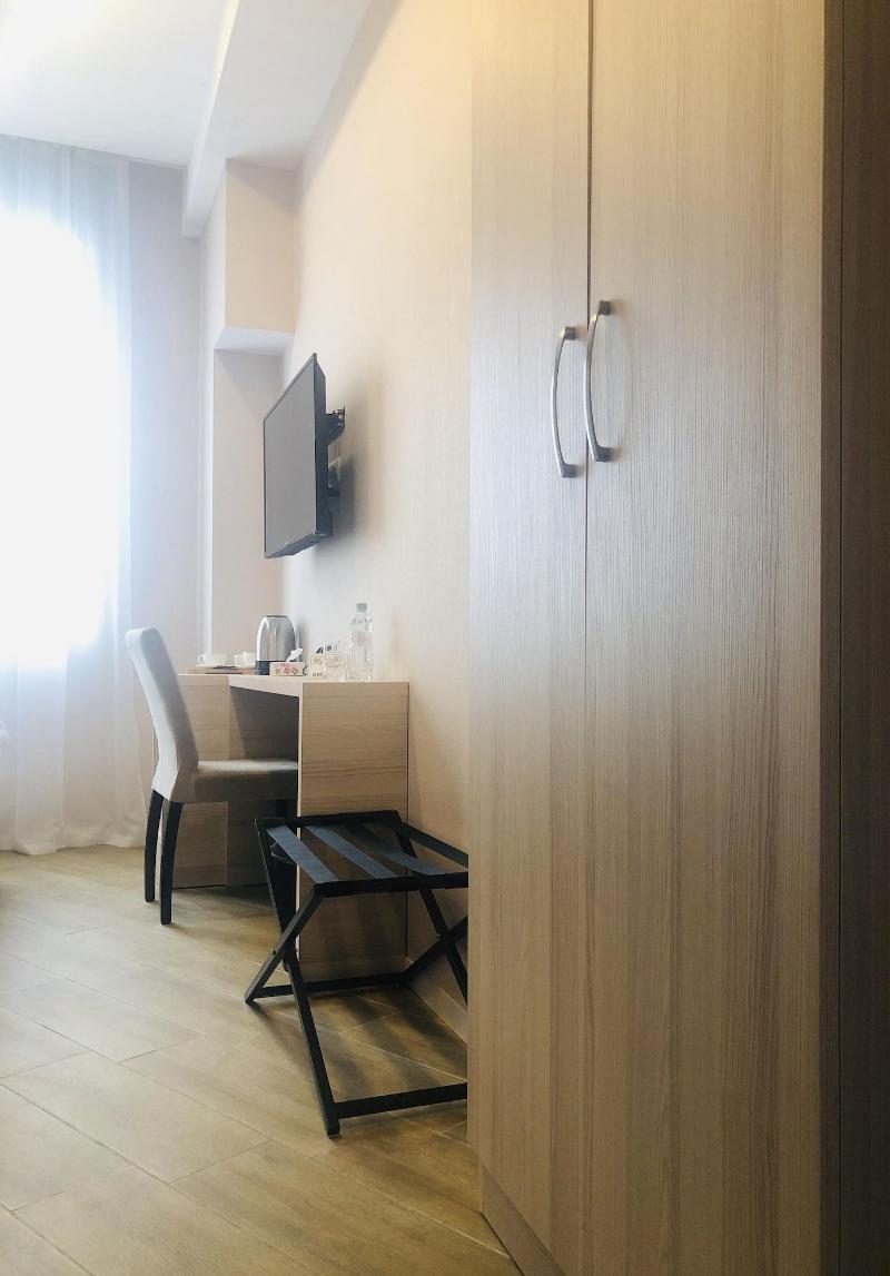4Guest Hotel image
