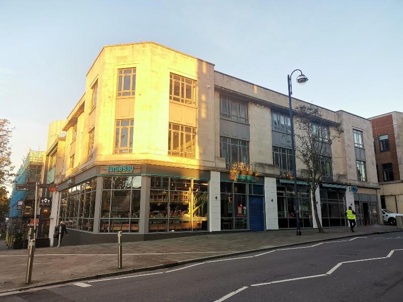 Cwtsh Hostel image