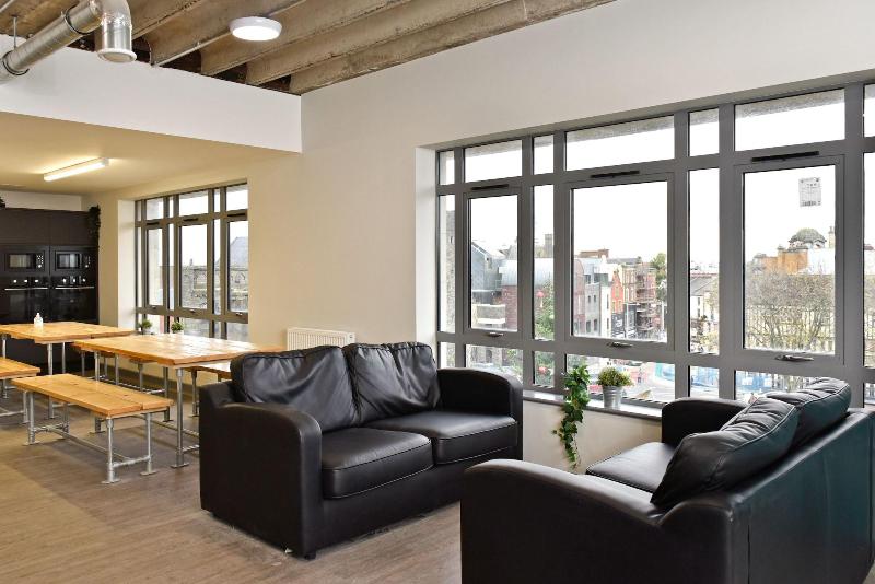 Cwtsh Hostel image