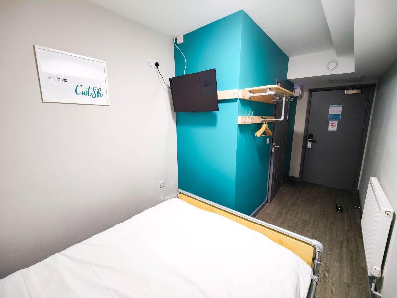 Cwtsh Hostel image