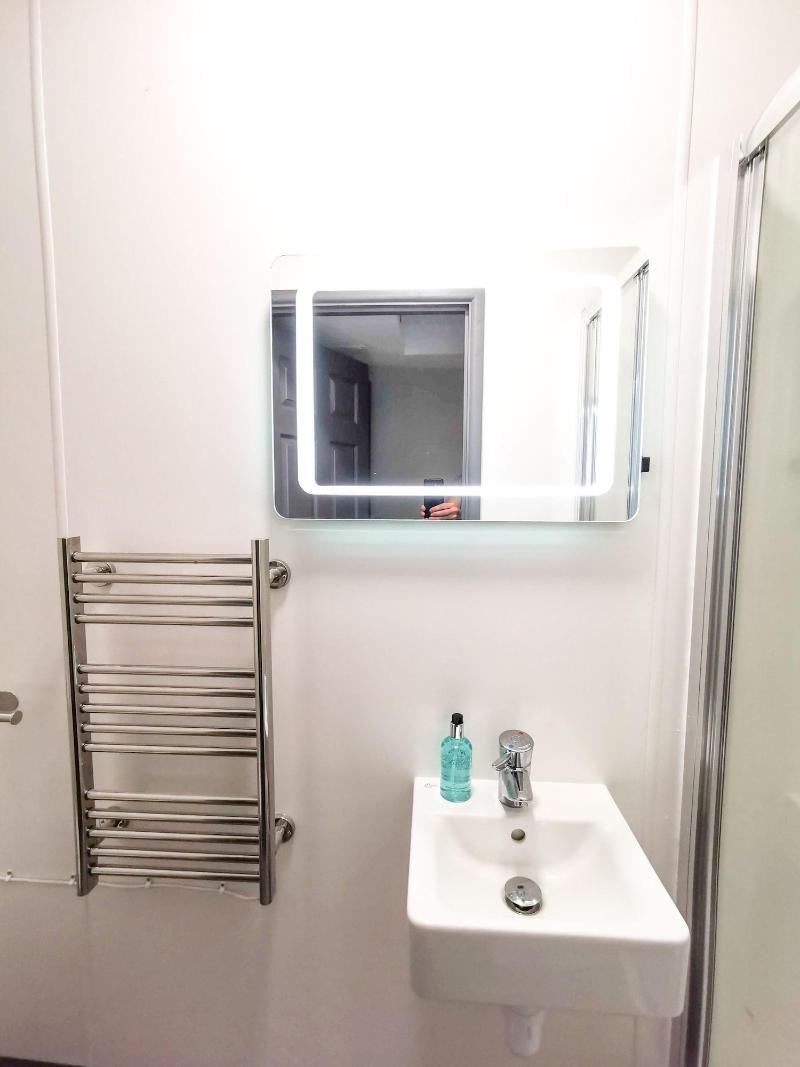 Cwtsh Hostel image