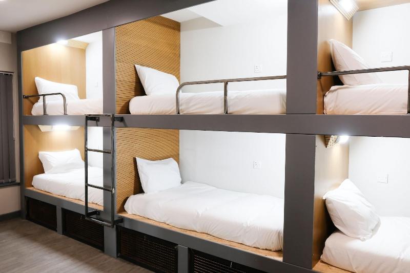 Cwtsh Hostel image