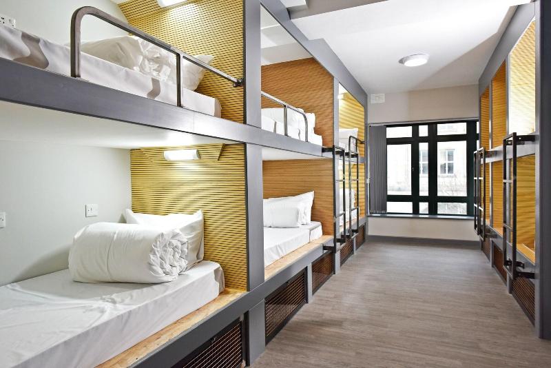 Cwtsh Hostel image